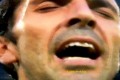 Buffon canta l’ Inno Nazionale ad occhi chiusi