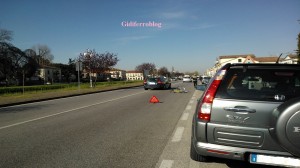 Incidenti, apre la portiera dell'auto a Mira ciclista cade